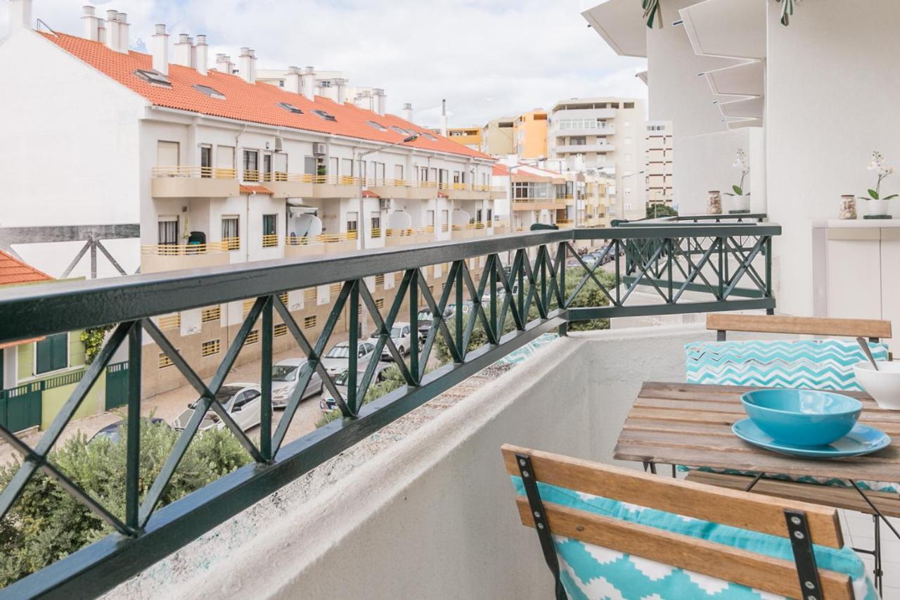 1 Bedroom Beach Apartment With Balcony 2 Min Walk To The Beach! Costa da Caparica Dış mekan fotoğraf