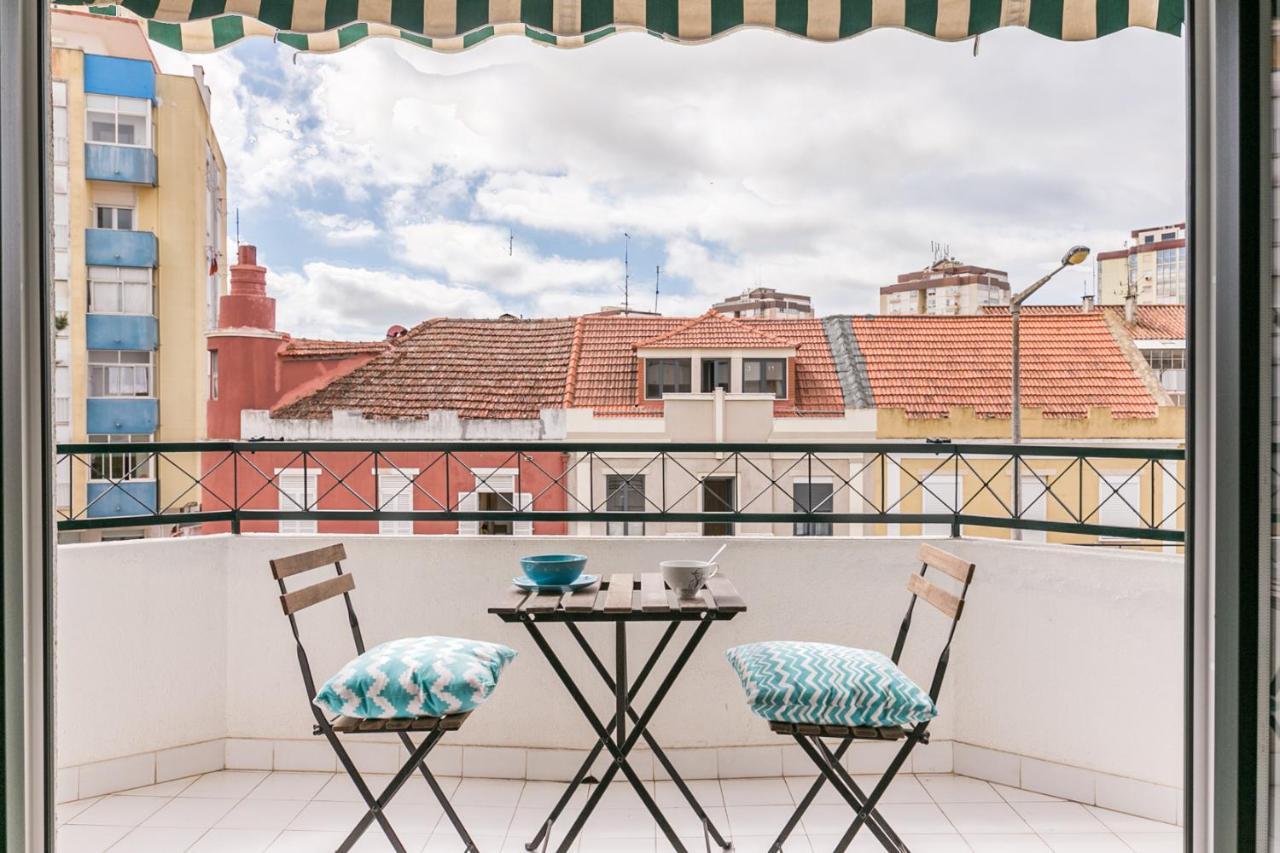 1 Bedroom Beach Apartment With Balcony 2 Min Walk To The Beach! Costa da Caparica Dış mekan fotoğraf