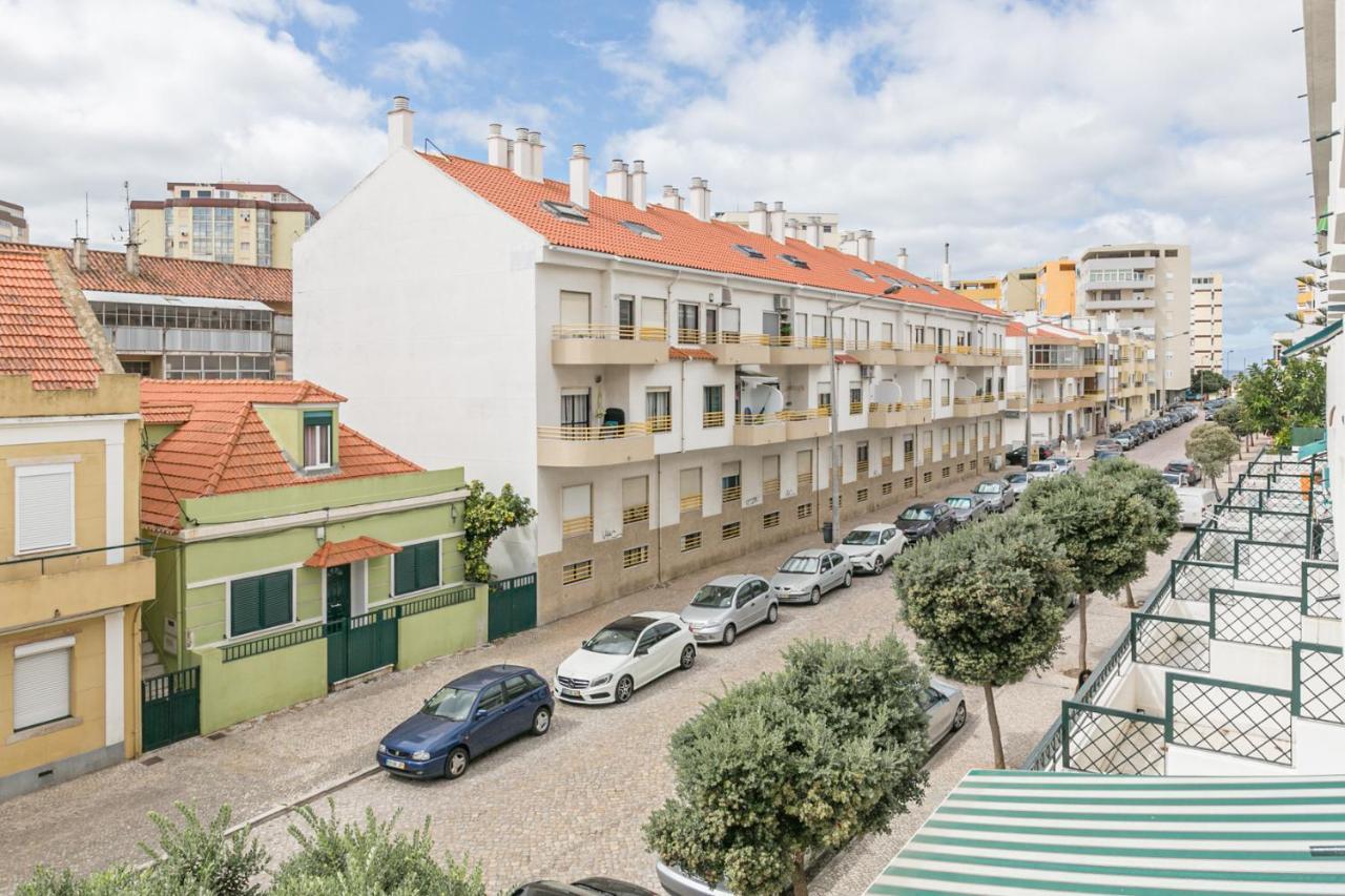 1 Bedroom Beach Apartment With Balcony 2 Min Walk To The Beach! Costa da Caparica Dış mekan fotoğraf