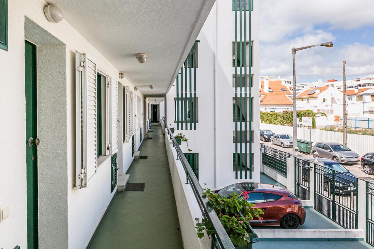1 Bedroom Beach Apartment With Balcony 2 Min Walk To The Beach! Costa da Caparica Dış mekan fotoğraf